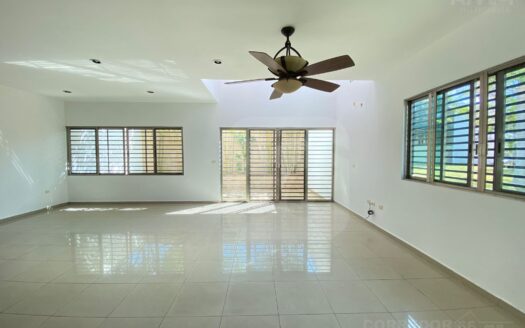 CASA EN VENTA EN RESIDENCIAL REAL DEL ANGEL