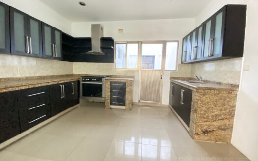 CASA EN VENTA EN RESIDENCIAL REAL DEL ANGEL