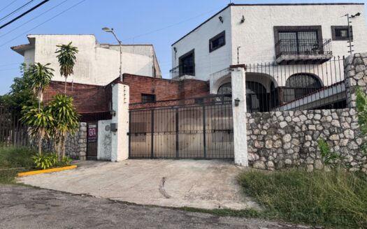 CASA EN VENTA EN FRACCIONAMIENTO PRADOS