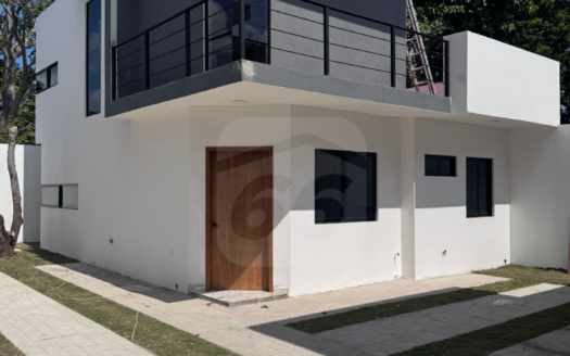 CASA EN VENTA EN PRIVADA BRISAS