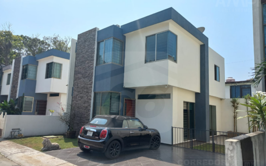 E88.-  CASA EN VENTA PRIVADA REAL DEL SOL